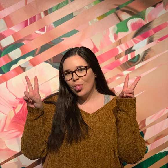 Meet Your Posher! ๐บ - Picture 1 of 4